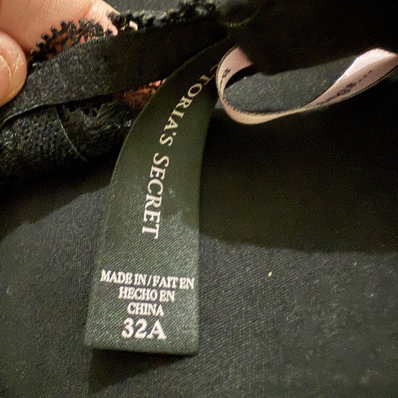 Victoria’s Secret embellished lace push up bra - Picture 5 of 14